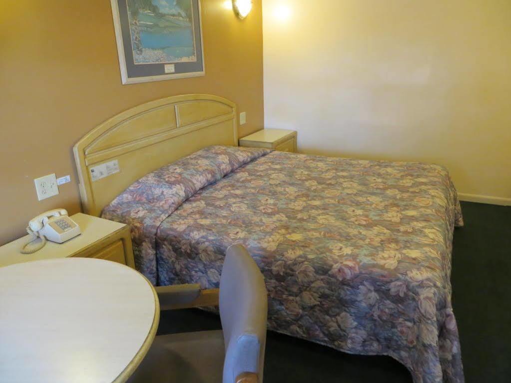 Budget Inn Sebring Exterior photo